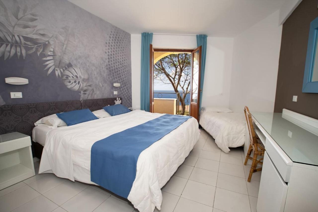 Perla Del Golfo Resort แตร์ราซีนี ภายนอก รูปภาพ