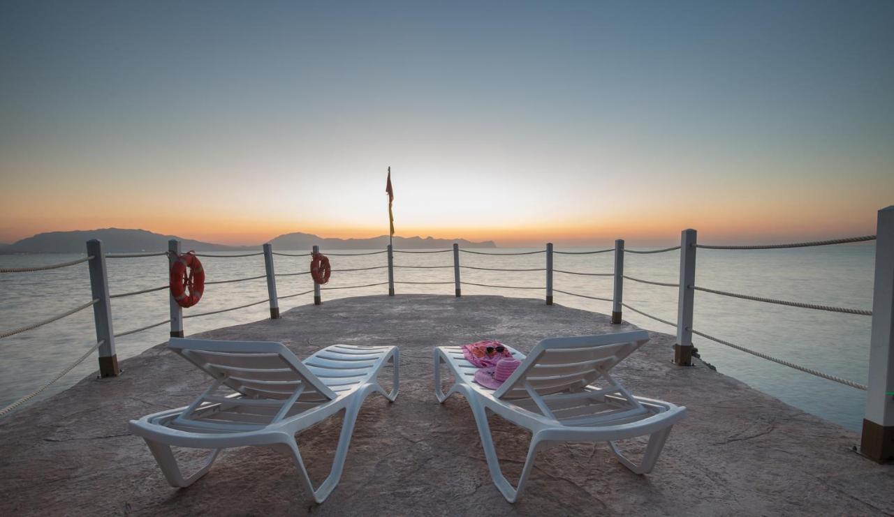 Perla Del Golfo Resort แตร์ราซีนี ภายนอก รูปภาพ