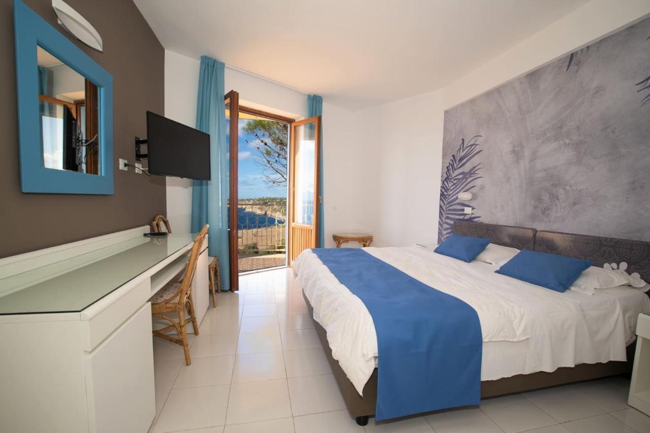 Perla Del Golfo Resort แตร์ราซีนี ภายนอก รูปภาพ
