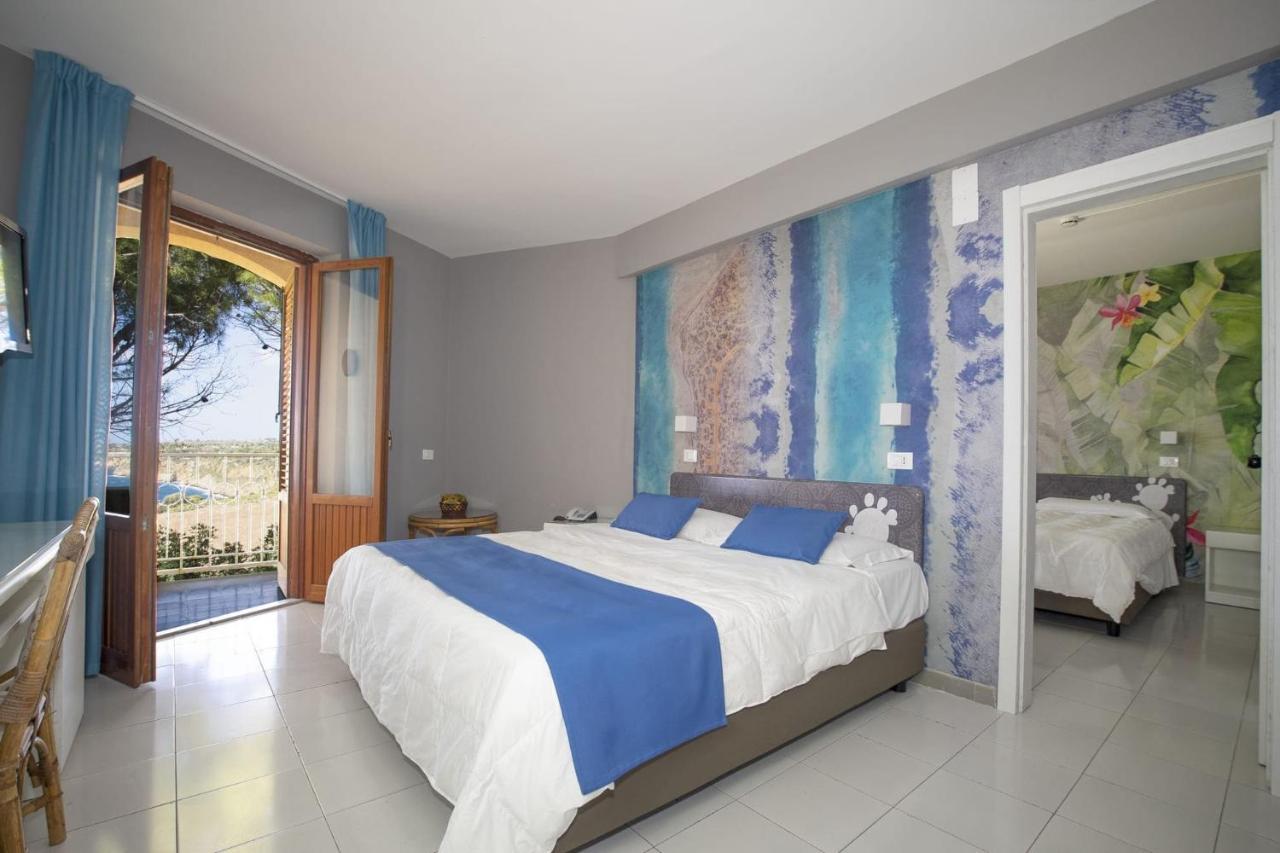 Perla Del Golfo Resort แตร์ราซีนี ภายนอก รูปภาพ