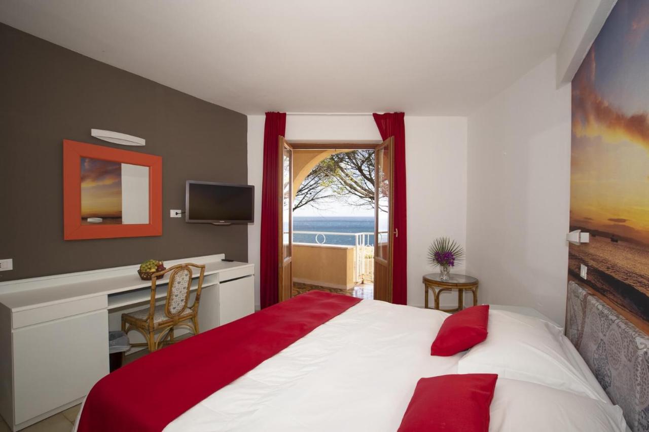 Perla Del Golfo Resort แตร์ราซีนี ภายนอก รูปภาพ
