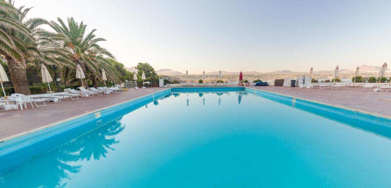 Perla Del Golfo Resort แตร์ราซีนี ภายนอก รูปภาพ