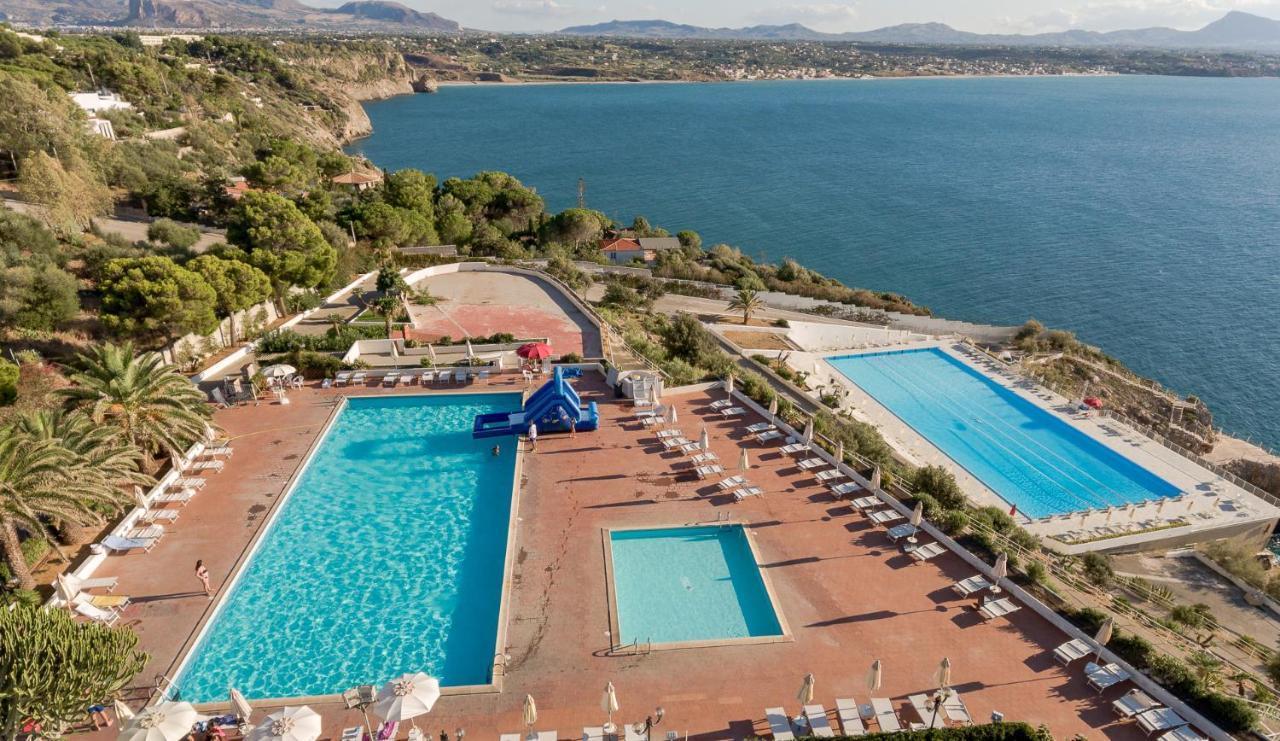 Perla Del Golfo Resort แตร์ราซีนี ภายนอก รูปภาพ